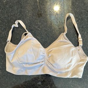 4 nursing bras and nursing pads